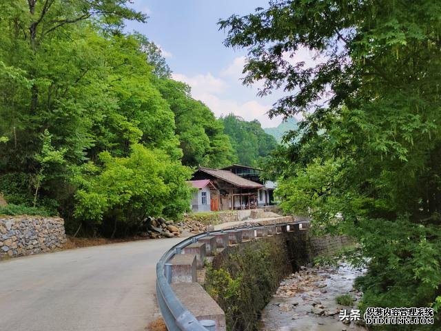 陕西这个县地处秦岭，山野间人少景美，徒步、