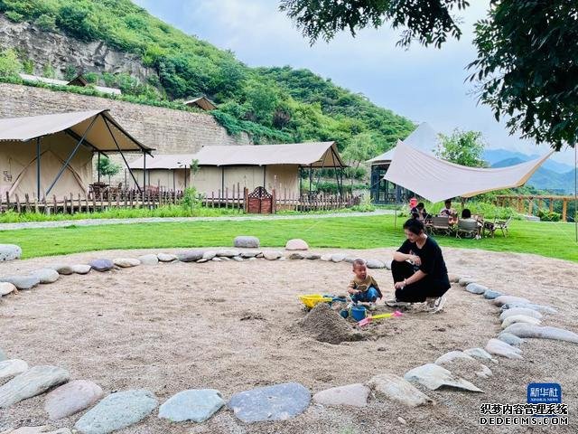 河北涞水：露营热“带火”乡村户外游